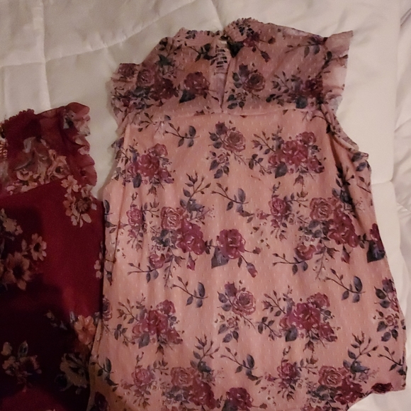 2 sleeveless blouses. No boundaries. Size M - Picture 5 of 5